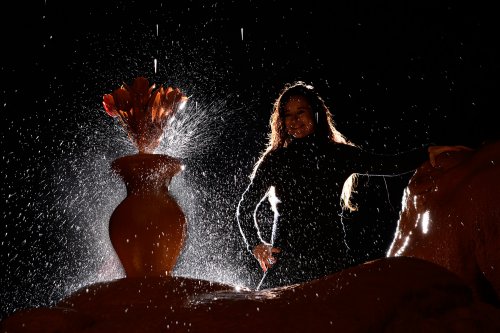 Grotte de Dargilan partie touristique (Lozère) - Vase calcifié par les eaux tombant du plafond (grande salle du Chaos)(SP-18-0249)
