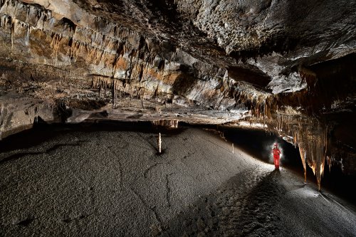 Grotte de Han (réseau Sud) - Grand talus de limons gris déposés par la rivière lors des crues(SP-18-2191)