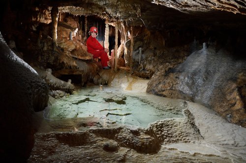 Grotte de Han (partie touristique) - Petit gour plein d'eau dans la Galerie des Vervietois(SP-18-2176)