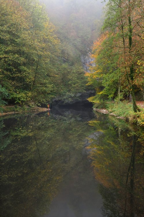 Grotte de Han (partie touristique) - Résurgence de la Lesse au Trou de Han (SP-18-2060)