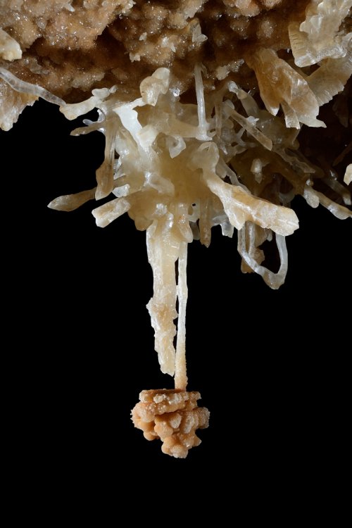 Réseau Bernard Magos (Barjac, Gard) - Stalactite avec des cristaux de calcite à son extrémité (ceux-ci se sont développés sous l'eau dans un ancien gour)(SP-18-1752)