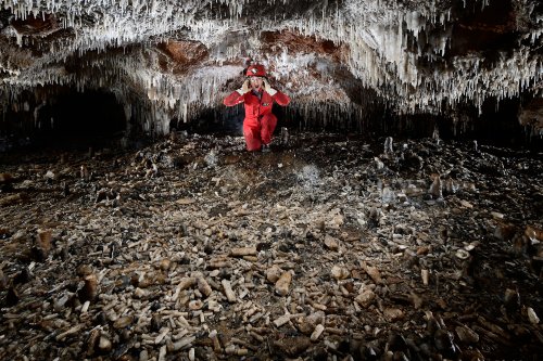 Grotte de Pont de Ratz (Hérault) - La salle du massacre (la casse de concrétions a une origine naturelle)(SP-18-2472)