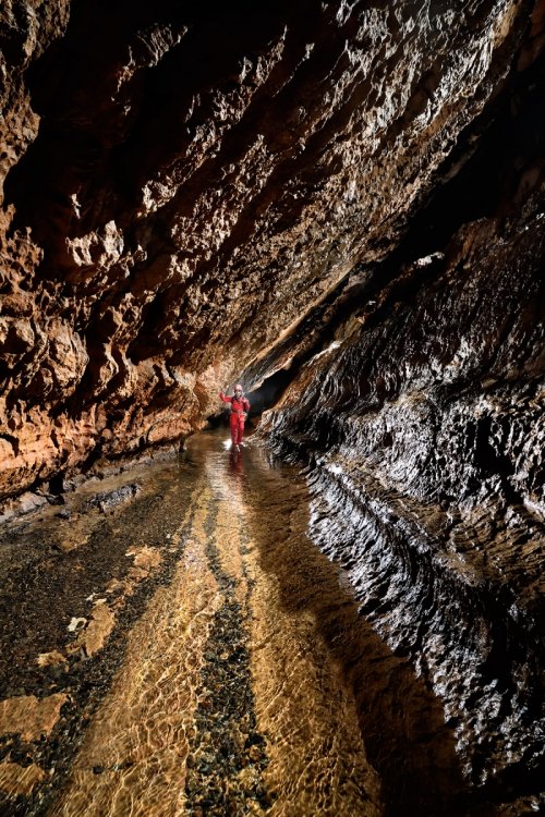 Grotte de Pont de Ratz (Hérault) - Progression dans la rivière (SP-19-0006)