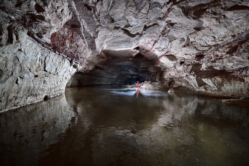 Gruta Pobo Jari ( Mato Grosso, Brésil) - Grande galerie avec eau(SP-19-1287_00001)