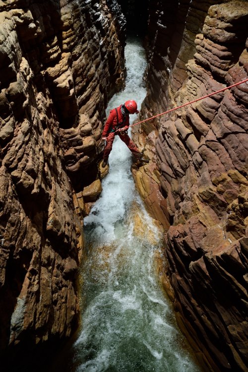 Abîme de Bramabiau (Gard) - Descente du petit canyon avec la rivière en hautes eaux(SP-19-2051)