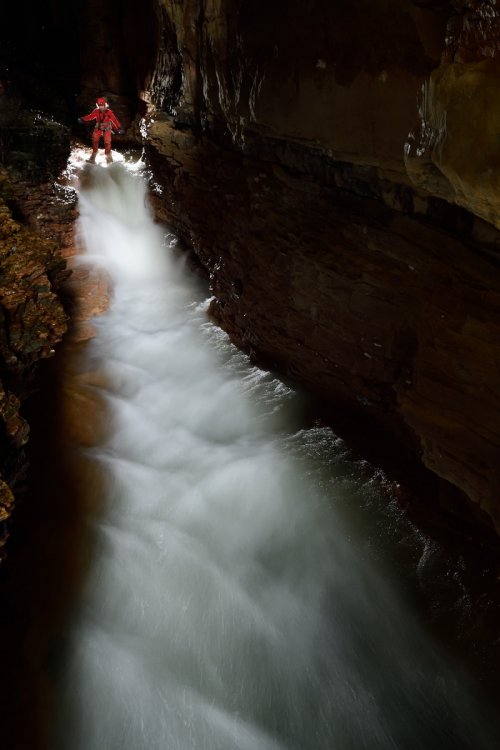 Abîme de Bramabiau (Gard) - Descente du petit canyon avec la rivière en hautes eaux(SP-19-2054)
