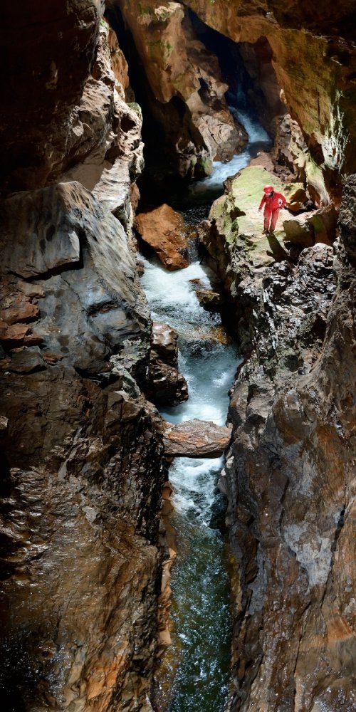 Abîme de Bramabiau (Gard) - Vue sur la rivière souterraine (cinquième cascade) à partir du sentier de la partie aménagée(SP-19-2046)