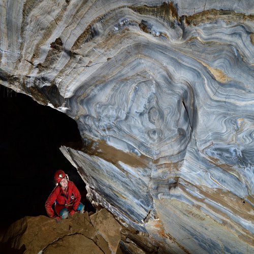Grotte de Roquebleue (Hérault) - Détail d'une figure dans les calcaires rubanés bleus (le fantôme).(SP-20-0005.jpg)