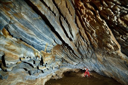 Grotte de Roquebleue (Hérault) - Petite salle creusée dans les calcaires rubanés bleus(SP-20-0037)