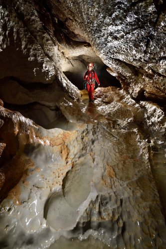 Event de Peyrejal (Ardèche) - Galerie avec la roche polie par les crues(SP-20-0129)