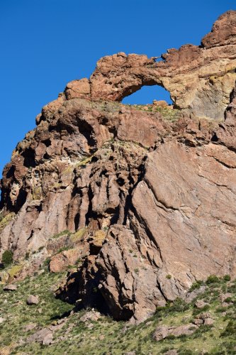 Parc National de Organ Pipe Cactus (Arizona, USA) - Arche naturelle dans les roches volcaniques du parc(VO-20-0057)