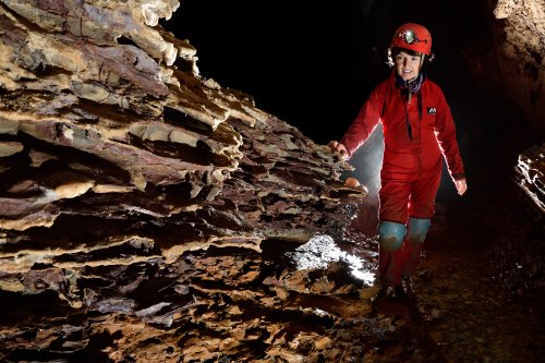Grotte d'Orquette (Hérault) - Banquettes de schistes et calcaires érodées par la rivière souterraine(SP-20-1110)
