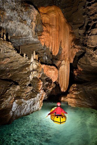 Gouffre de Cabrespine (Aude) - navigation sur la rivière souterraine en aval du Gouffre Géant (SP-20-0898)