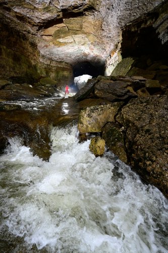 Abîme de Bramabiau (Gard) - Grand tunnel avec le Bonheur en crue  (SP-20-1422)