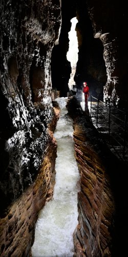 Abîme de Bramabiau (Gard) - La rivière souterraine dans la Grande diaclase  (SP-20-1440)
