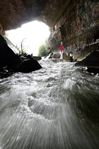 Abîme de Bramabiau (Gard) - Grand tunnel avec le Bonheur en crue  (SP-20-1398)