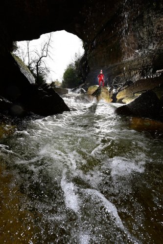 Abîme de Bramabiau (Gard) - Grand tunnel avec le Bonheur en crue  (SP-20-1395)