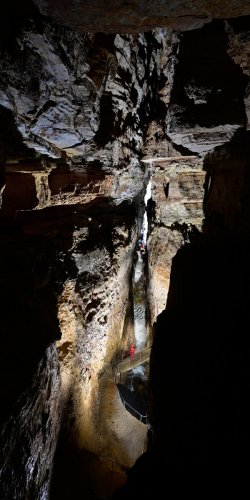 Abîme de Bramabiau (Gard) - Vue d'ensemble de la Grande diaclase   (SP-20-1428)