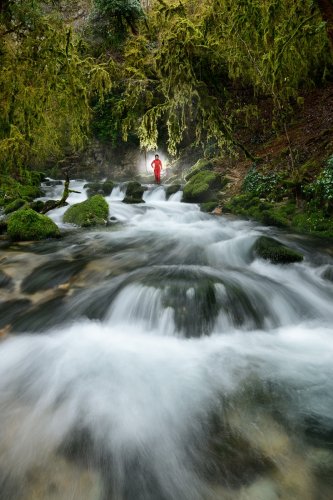 Résurgence du Trou Madame (Lot) - Rivière à la sortie de la source(HY-21-0026)