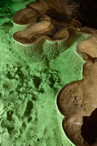 Gouffre de Padirac (Lot) - Partie aménagée - Détail de la bordure de gour dans la salle du Grand Dôme(SP-21-0952)
