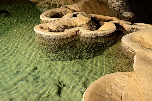Gouffre de Padirac (Lot) - Partie aménagée - Détail de la bordure du lac suspendu dans la salle du Grand Dôme(SP-21-0943)