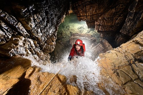 Rivière souterraine du Bousquet (Hérault) : franchissement de la cascade (SP-21-1837)