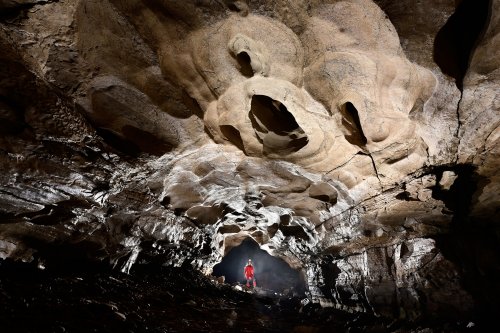 Snedegars Cave (Virginie occidentale, USA) - Galerie avec des coupoles de corrosion au plafond (formées par les fluctuations de pression de l'air emprisonné lorsque la galerie est noyée)(SP-21-2251)
