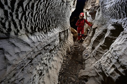 Snedegars Cave (Virginie occidentale, USA) - Petit méandre avec des coups de gouge sur les parois(SP-21-2277)