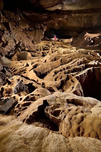 Piercy's Mill Cave (Virginie occidentale, USA) - Grande salle avec le sol couvert de gours géants  (SP-21-2227)