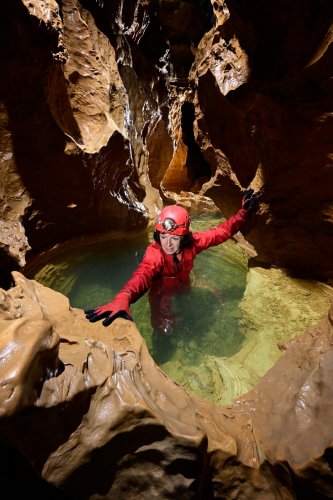 Grotte de Bouzic (Dordogne) - Passage d'une marmite profonde (SP-22-0890)
