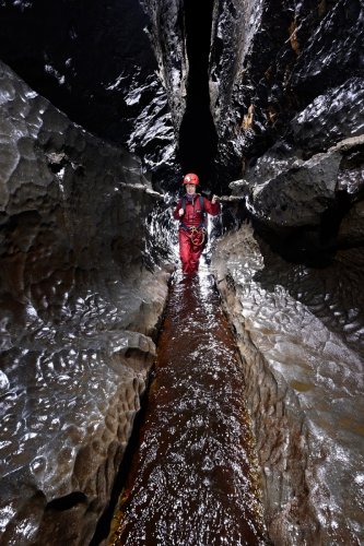 Cullaun Two (Burren, Irlande) - Progression dans la rivière(SP-22-1905)
