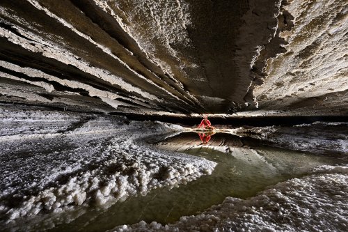 Salt cave (Mont Sodome, Israël) - Petit lac dans le sel(SP-23-0852)