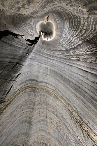Colonel cave (Mont Sodome, Israël) - Puits d'entrée de 75 m (spéléo dans la partie supérieure)(SP-23-0792)