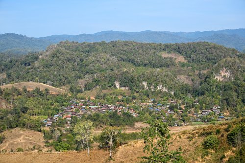 Village Karen de Ban Muang Paem (Province de Mae Hong son, Thaïlande) au milieu d'une zone karstique(VO-24-0265)