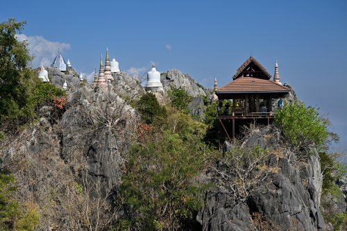 Wat Chaloem Phrakiat - Sky pagoda (province de Lampang, Thaïlande) - Temple implanté sur  un karst à pinacle (VO-24-0089)