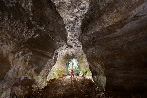 Grotte du Quercy - Galerie d'entrée avec strates de conglomérats au plafond(SP-23-1831)