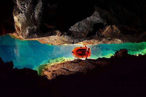 Rakoczi cave (Hongrie) - Passage étroit dans le lac au fond de  cette cavité naturelle recoupée par la mine d'Esztramos Hill(SP-24-2108)