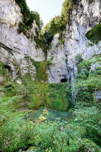 Le Creux Billard (Nans-sous-Sainte-Anne, Doubs) - Gouffre d'effondrement circulaire d’environ 60 mètres de diamètre et 90 mètres de profondeur.(HY-24-0031)
