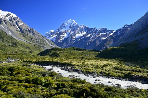 Mont Cook (Nouvelle-Zélande, Ile du sud) -  Vue depuis Hooker Valley avec torrent glaciaire en premier plan(VO-24-1608)
