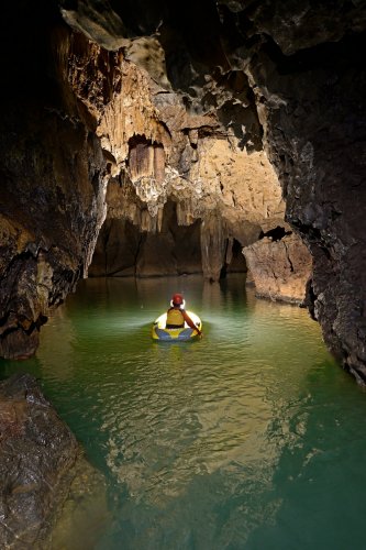 Hang Kim cave (Tan Hoa, Vietnam) - Spéléo dans canot sur la rivière(SP-25-0224)
