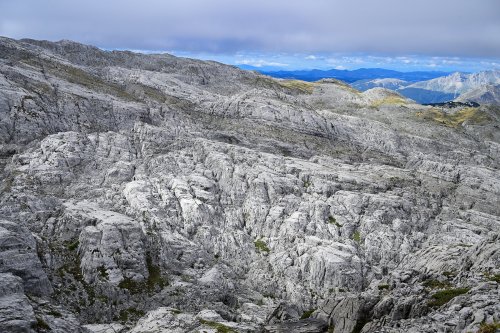Arres d'Anie (Pierre Saint-Martin, Pyrénées Atlantiques) - Vue d'ensemble des lapiaz des Arres d'Anie (ciel couvert)(MO-25-0032)