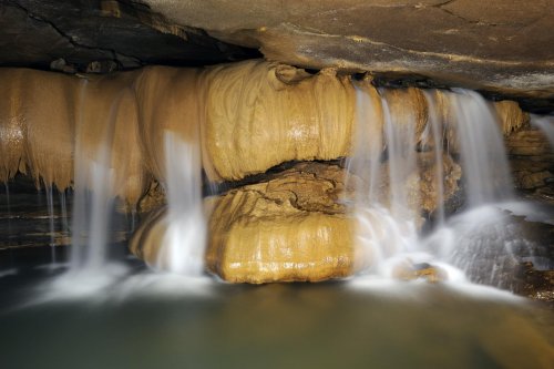 Rocky River (Tennessee)- Cascade le long d'un barrage de calcite(SPE 09-0492)