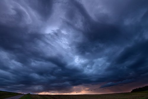 Ciel orageux au lever du soleil (Vallorbe, Suisse)(PA-18-0090)