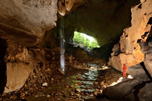 Deer Cave (Gunung Mulu National Park, Bornéo, Malaisie) - Galerie inférieure avec rivière.(SP-13-0486)