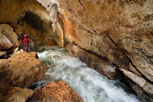 Rivière souterraine de Bournillon (Vercors, Isère) - Galerie principale avec rivière en crue (SP-13-0712)