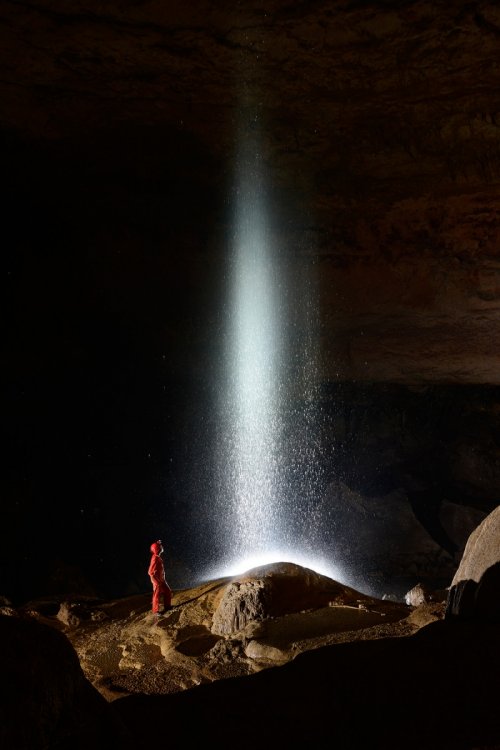 Cueva Clara (Systema Camuy, Porto Rico) - Cascade tombant du plafond (douche)(SP-14-0267)
