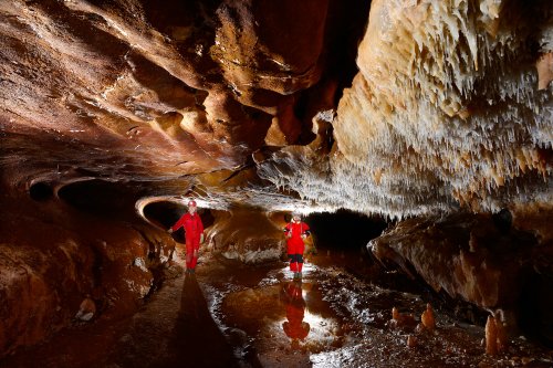 KotalehKhor Cave (Province de Zanjan, Iran) - Galerie double en trou de serrure avec fistuleuses au plafond(SP-15-0017)