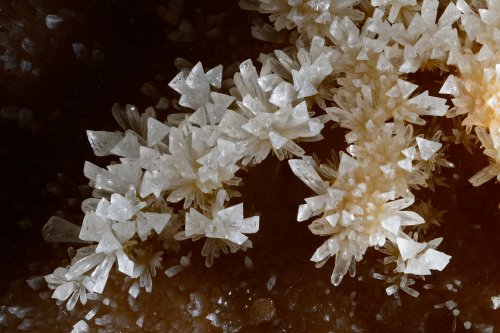 KotalehKhor Cave (Province de Zanjan, Iran) - Cristaux de calcite triangulaires au sol(SP-15-0078)