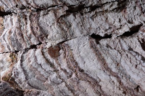 3N Cave(Namakdan, Qeshm, Iran) - Détail des parois d'une galerie avec les stratifications de sel de différentes couleur(SP-15-0168)