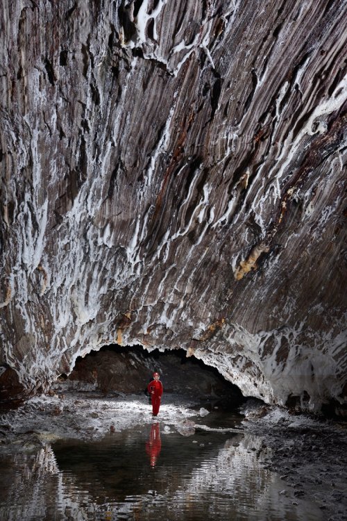 3N Cave(Namakdan, Qeshm, Iran) - Progression dans la rivière avec coulées de sel au plafond de la galerie(SP-15-0173)